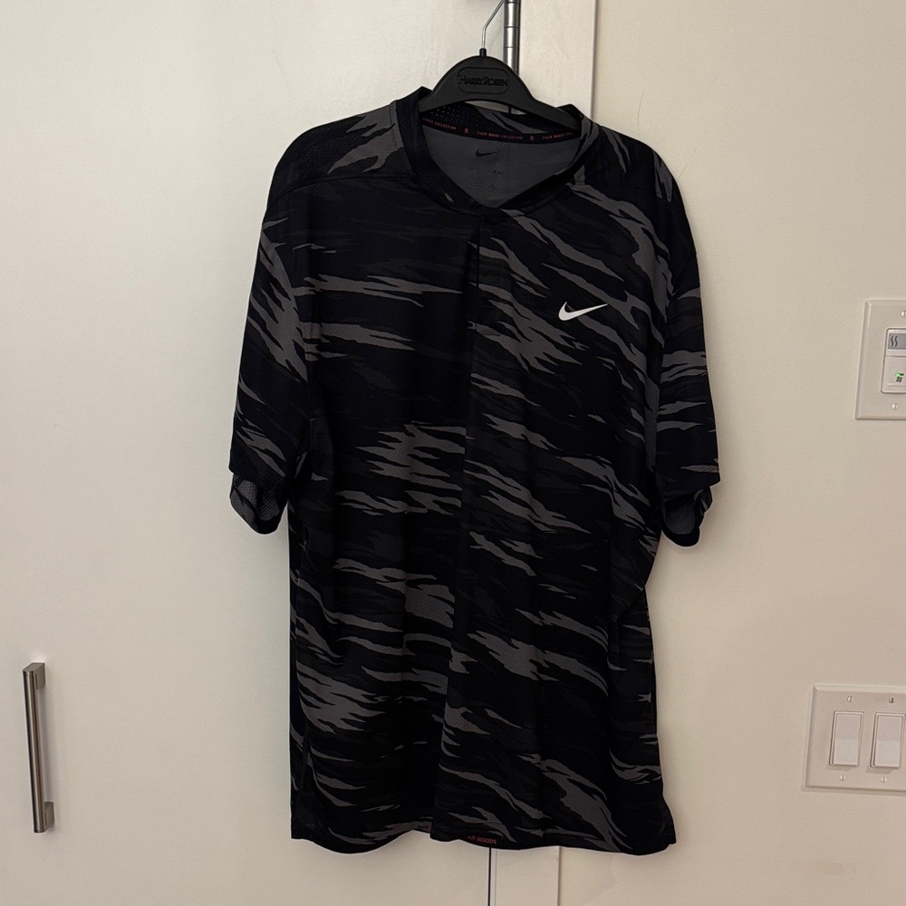 Nike Men's Black and Gray golf polo